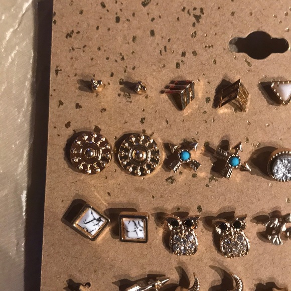 3/50$ NWT 20 PAIRS of Fashion EARINGS - Picture 4 of 5